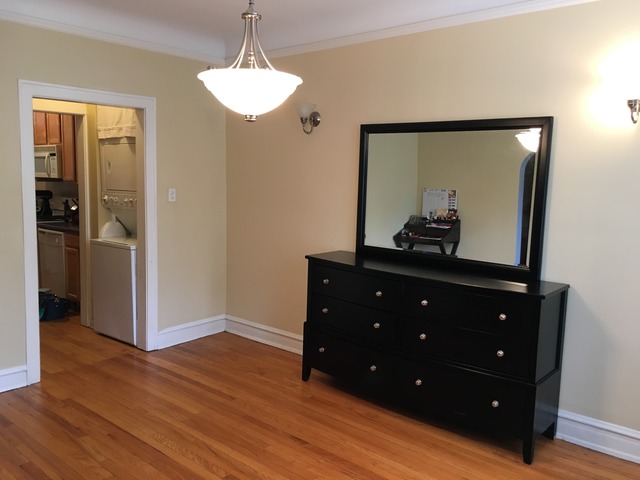 For Sale: 129 Clinton Ave #1V Oak Park, IL 60302