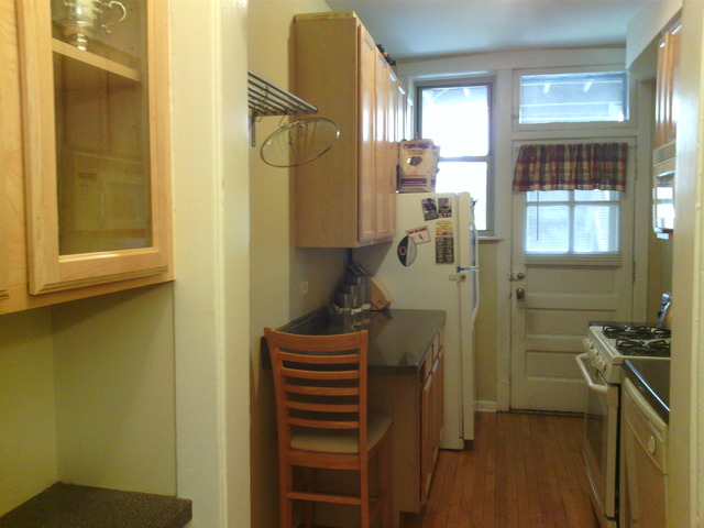 For Sale: 129 Clinton Ave #1V Oak Park, IL 60302