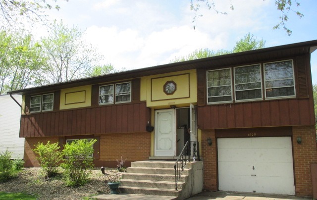 For Sale: 1609 215th Pl Chicago Heights, IL 60411