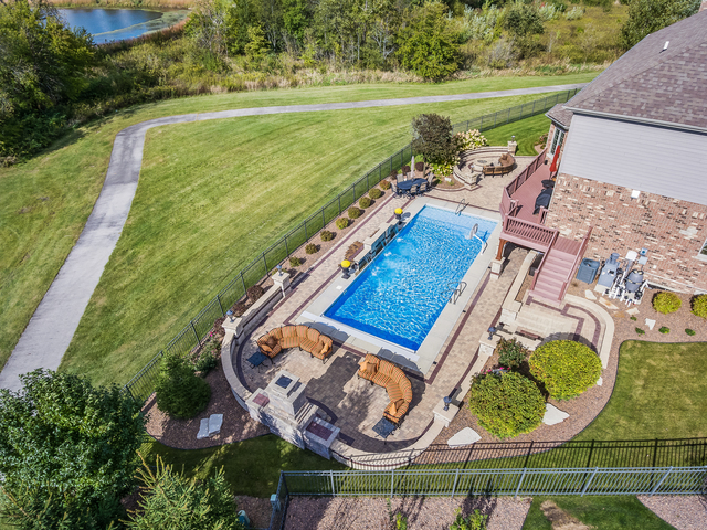 11105 Riverside Dr