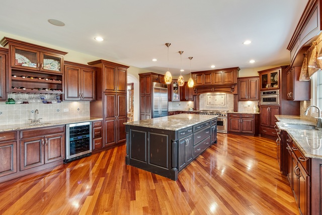 11105 Riverside Dr