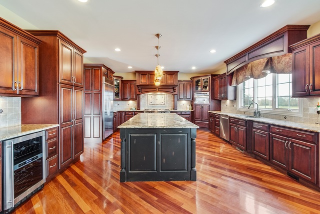 11105 Riverside Dr