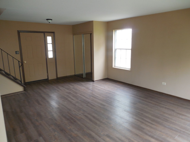 For Sale: 20114 S Pine Hill Rd Frankfort, IL 60423