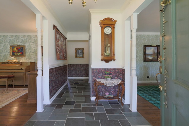 For Sale: 611 Cottonwood Rd Frankfort, IL 60423