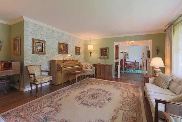 For Sale: 611 Cottonwood Rd Frankfort, IL 60423
