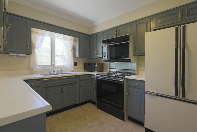 For Sale: 611 Cottonwood Rd Frankfort, IL 60423