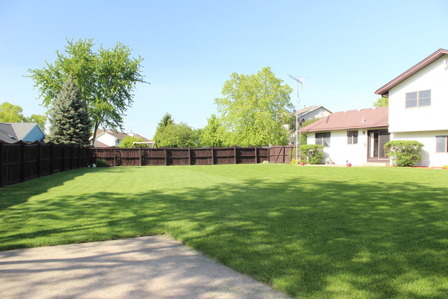 For Sale: 1205 Barber Ln Joliet, IL 60435