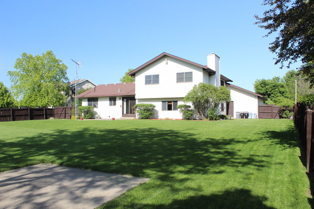 For Sale: 1205 Barber Ln Joliet, IL 60435