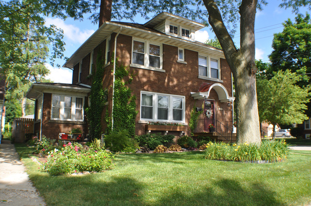 For Sale: 525 N Cornelia St Joliet, IL 60435