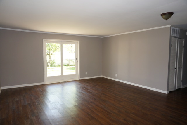 For Sale: 237 Edgehill Dr Bolingbrook, IL 60440