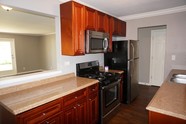 For Sale: 237 Edgehill Dr Bolingbrook, IL 60440