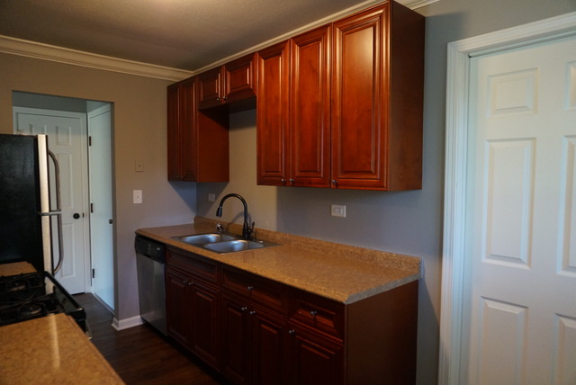 For Sale: 237 Edgehill Dr Bolingbrook, IL 60440