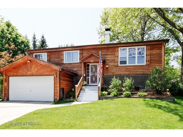 For Sale: 569 Cottonwood Cir Bolingbrook, IL 60440