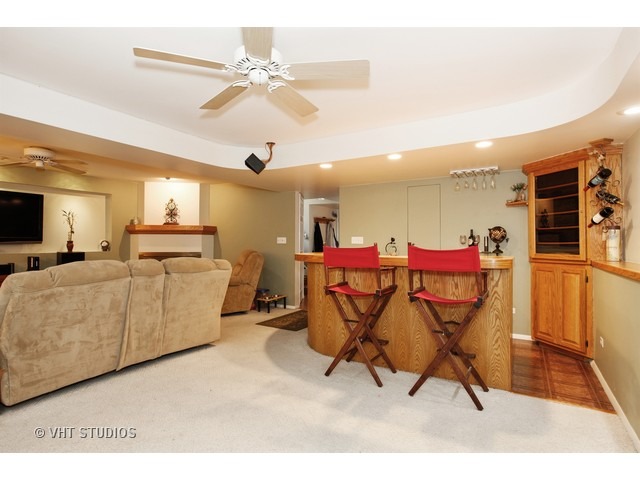 For Sale: 569 Cottonwood Cir Bolingbrook, IL 60440