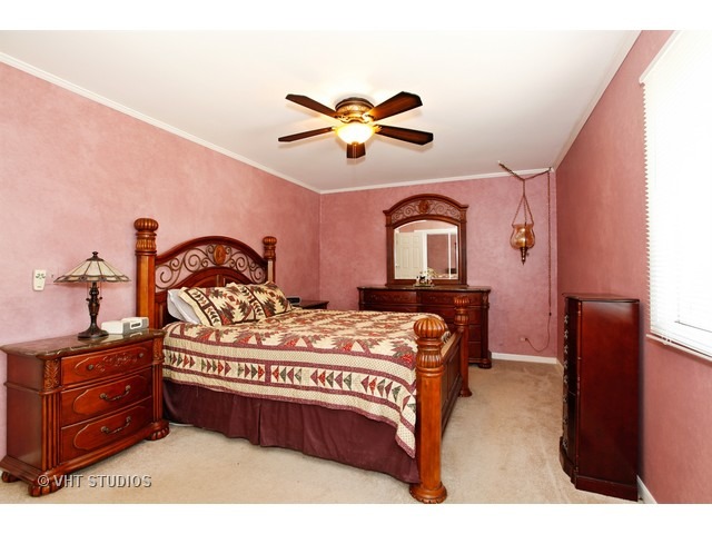 For Sale: 569 Cottonwood Cir Bolingbrook, IL 60440