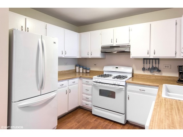 For Sale: 1086 Towner Dr Bolingbrook, IL 60440