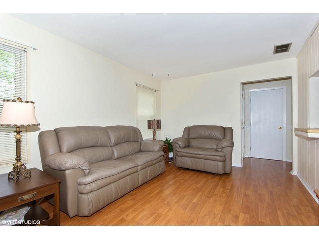 For Sale: 1086 Towner Dr Bolingbrook, IL 60440