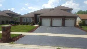 6233 Vincent Ln