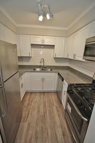 14457 Lamon Ave #3N