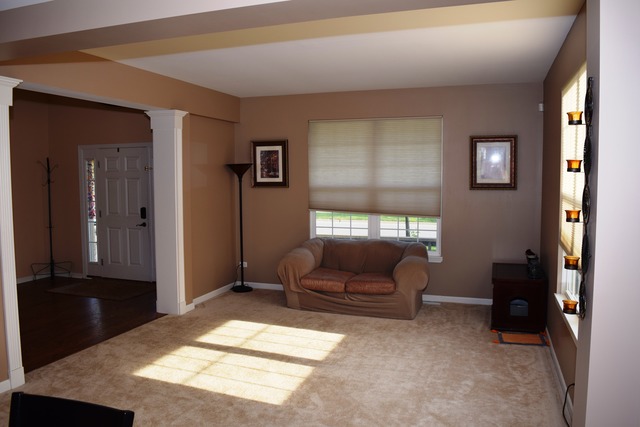 For Sale: 508 W Hillcrest Dr Romeoville, IL 60446