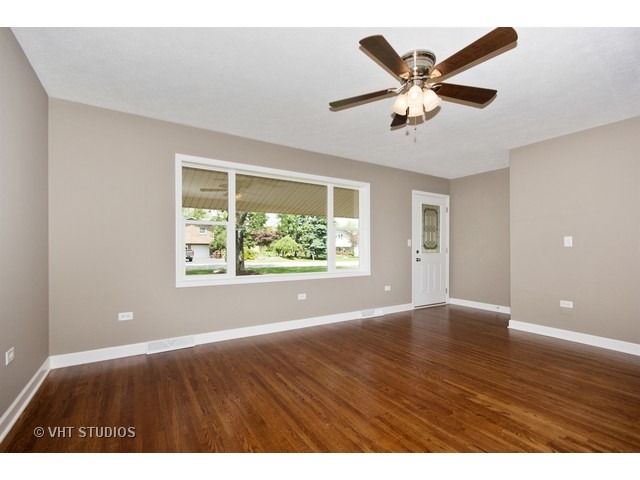 For Sale: 828 Melrose St New Lenox, IL 60451