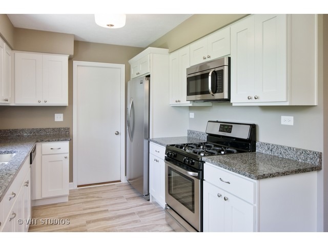 For Sale: 828 Melrose St New Lenox, IL 60451