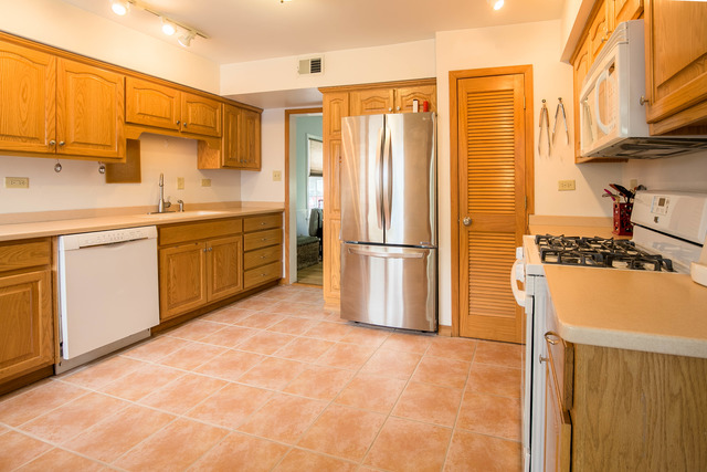 For Sale: 4340 W 99th Pl Oak Lawn, IL 60453