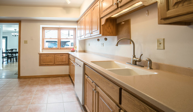 For Sale: 4340 W 99th Pl Oak Lawn, IL 60453