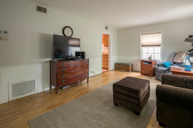 For Sale: 4340 W 99th Pl Oak Lawn, IL 60453