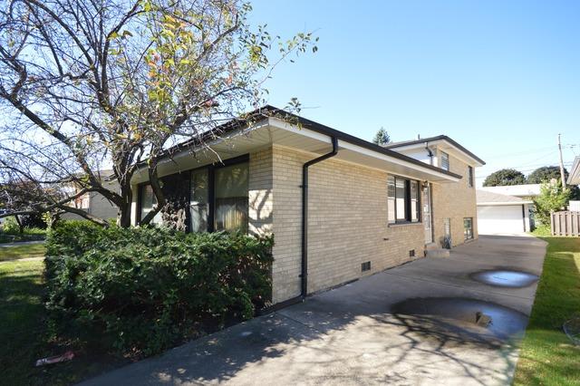 10212 S Komensky Ave