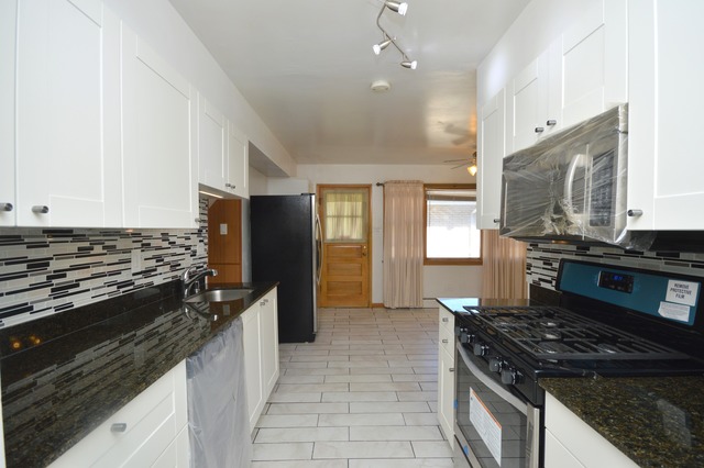 10212 S Komensky Ave