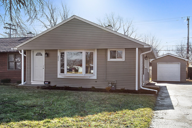 For Sale: 4035 W 90th St Hometown, IL 60456