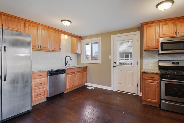 For Sale: 4035 W 90th St Hometown, IL 60456