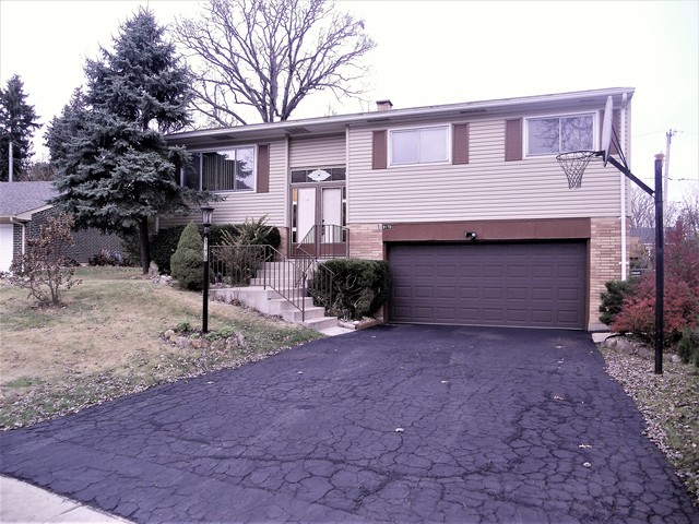 9170 Meadowview Dr