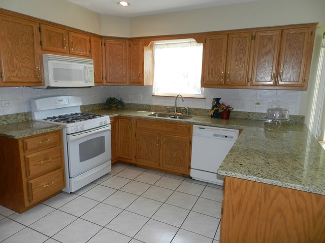 For Sale: 9003 Milford Ct Hickory Hills, IL 60457