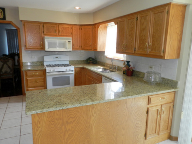 For Sale: 9003 Milford Ct Hickory Hills, IL 60457