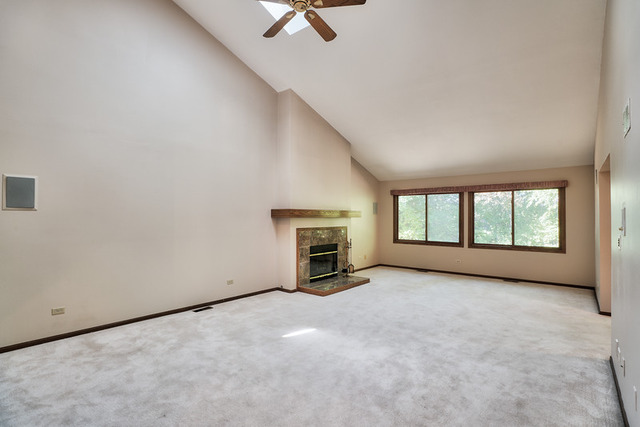 33 Commons Dr