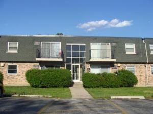 For Sale: 9998 S 84th Ter #APT 32-213 Palos Hills, IL 60465