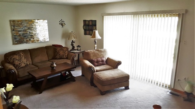 For Sale: 6 Cour De La Reine Ct Palos Hills, IL 60465