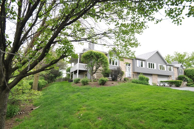 For Sale: 11152 Saratoga Dr Orland Park, IL 60467