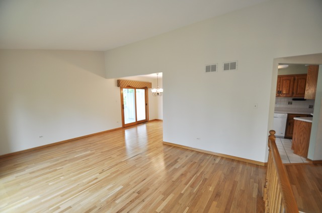 For Sale: 11152 Saratoga Dr Orland Park, IL 60467