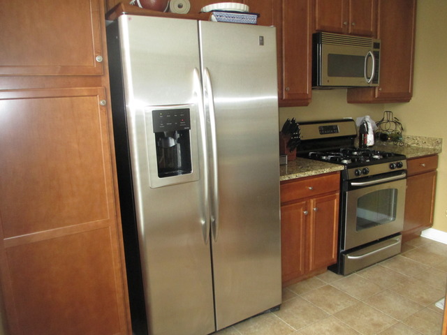 414 E 160th Pl