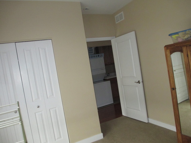 414 E 160th Pl