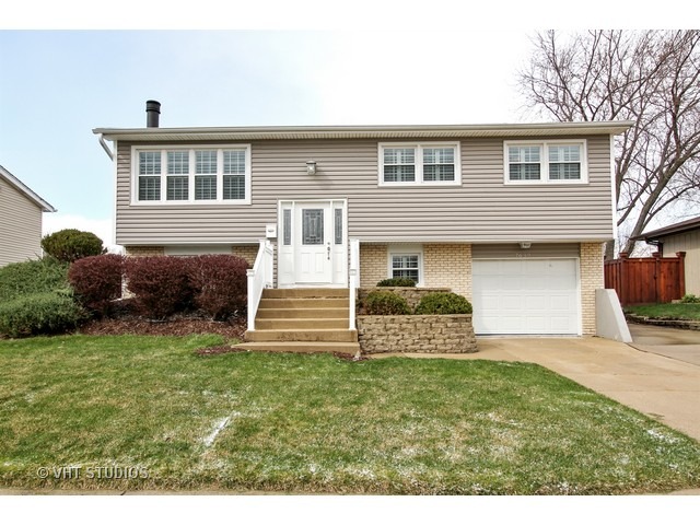 For Sale: 7632 Nottingham Dr Tinley Park, IL 60477