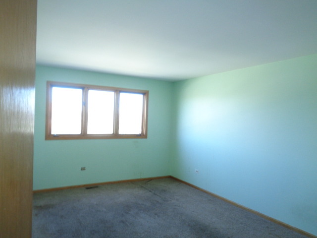 For Sale: 9231 Park Pl Tinley Park, IL 60487