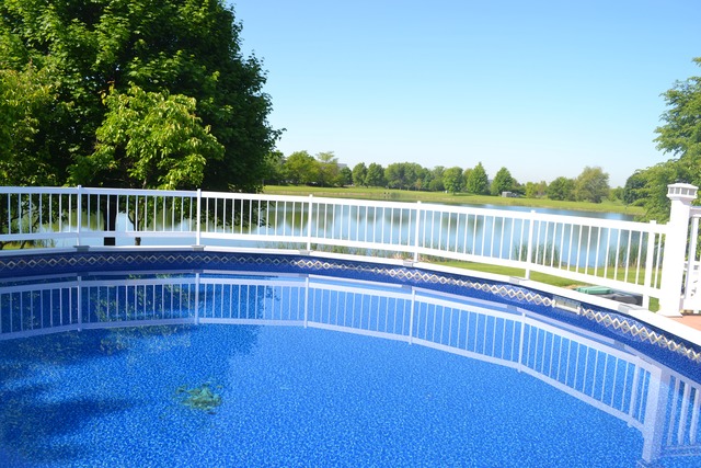 For Sale: 1372 Waterside Dr Bolingbrook, IL 60490