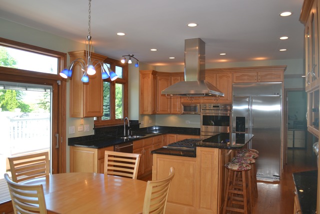 For Sale: 1372 Waterside Dr Bolingbrook, IL 60490