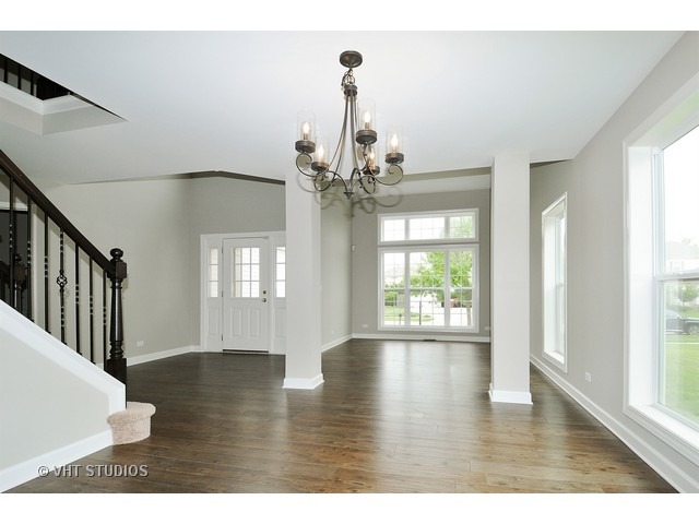 For Sale: 1551 Farmside Ln Bolingbrook, IL 60490