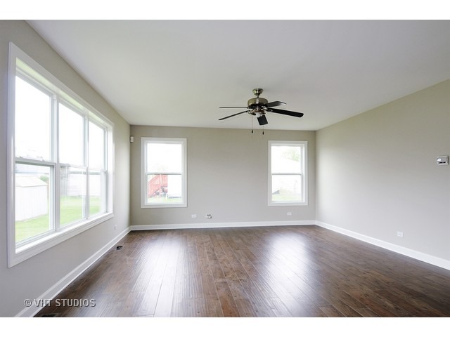 For Sale: 1551 Farmside Ln Bolingbrook, IL 60490