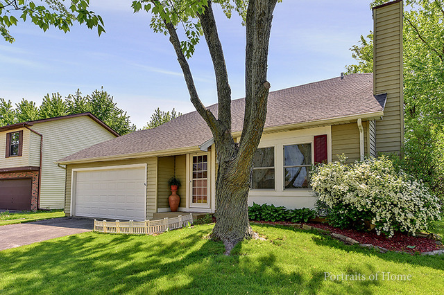 For Sale: 3085 Fox Hill Rd Aurora, IL 60504